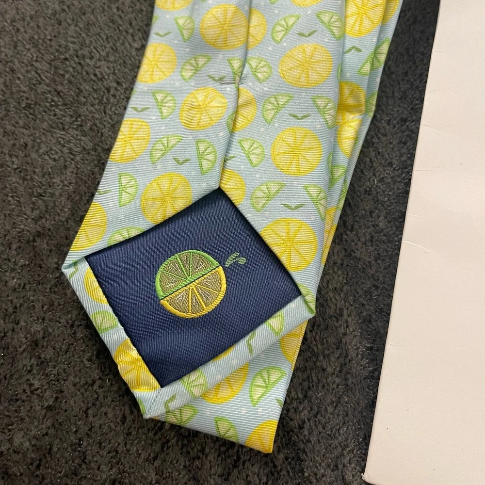 New Living on the Wedge Pavilion Youth Tie Limes and Lemons C4